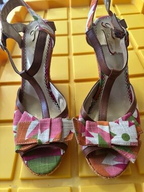 Poetic Licence Behave Yourself Pink Multi Bow T-Strap wedge Sandals 40.5/9.5M